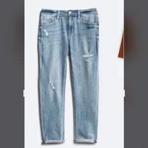 NWT STUDIO BLUE
Casey Mid Rise Cropped Relaxed Fit Jean